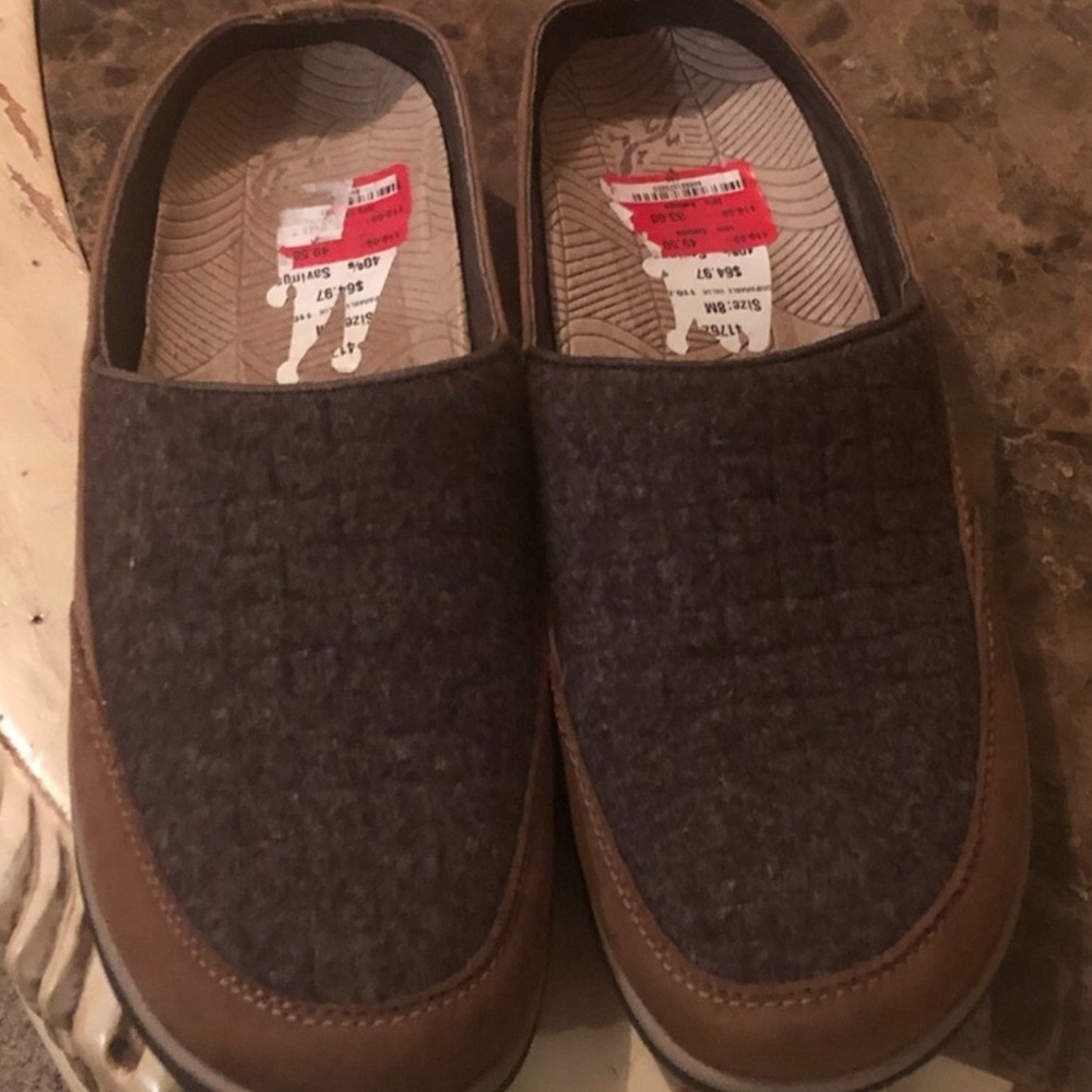 Chaco Java slip on size 8